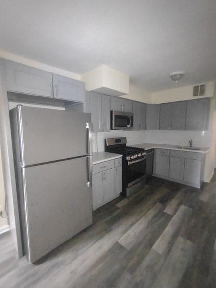 Building Photo - 964 East 100th Street