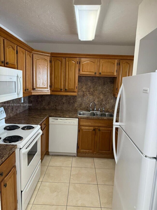 Primary Photo - 7010 NW 186th St
