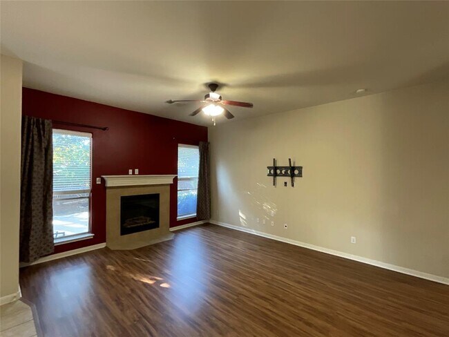 Building Photo - 303 Steer Acres Ct
