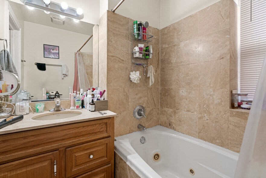 Building Photo - 1210 W Addison St