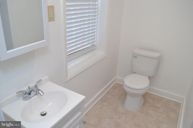 Building Photo - 127 N Market St