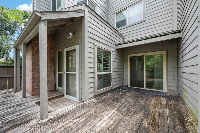 Building Photo - 11709 Lakeside Pl Dr