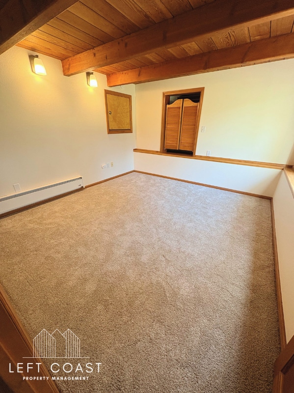 Building Photo - 7205 SW Burl Dr