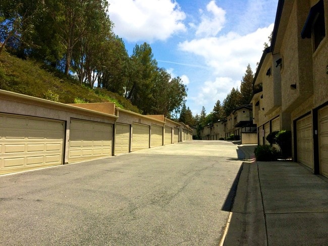 Building Photo - 5714 Skyview Way