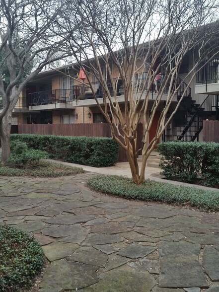 Building Photo - 4211 Newton Ave