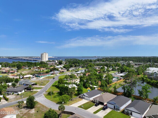 Building Photo - 205 Woodlawn Ct