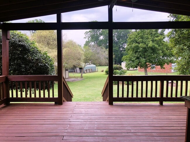 Building Photo - 218 Marty Dr