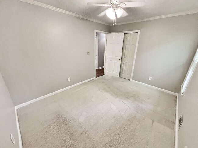 Building Photo - Charming 3 BR/2BA Townhome in Marietta!