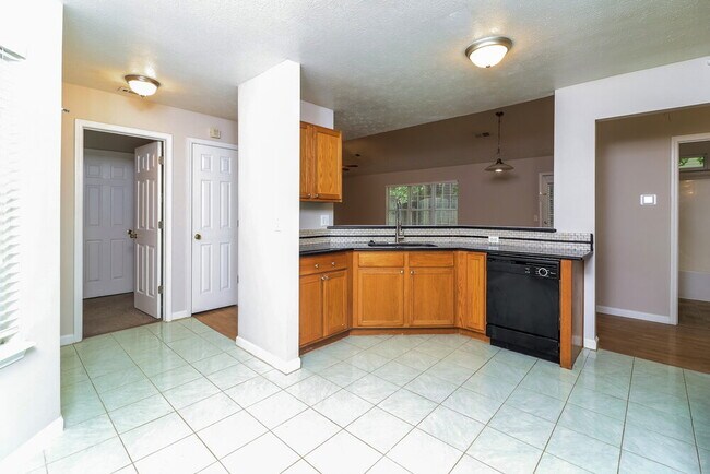 Building Photo - 2669 Lake Park Bend