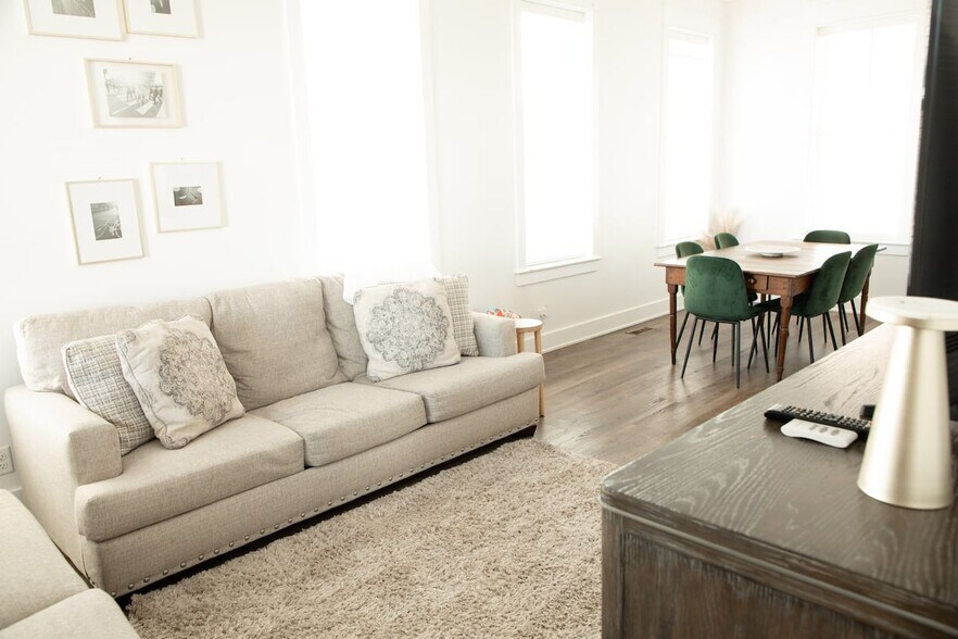 Building Photo - 2025 Loretta Parker Lane