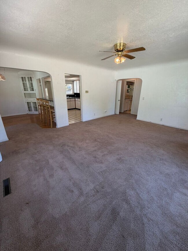Building Photo - 2 Bedroom with a garage with Large fenced yard!