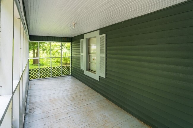 Building Photo - Cozy, Stylish, and Newly Renovated in the ...