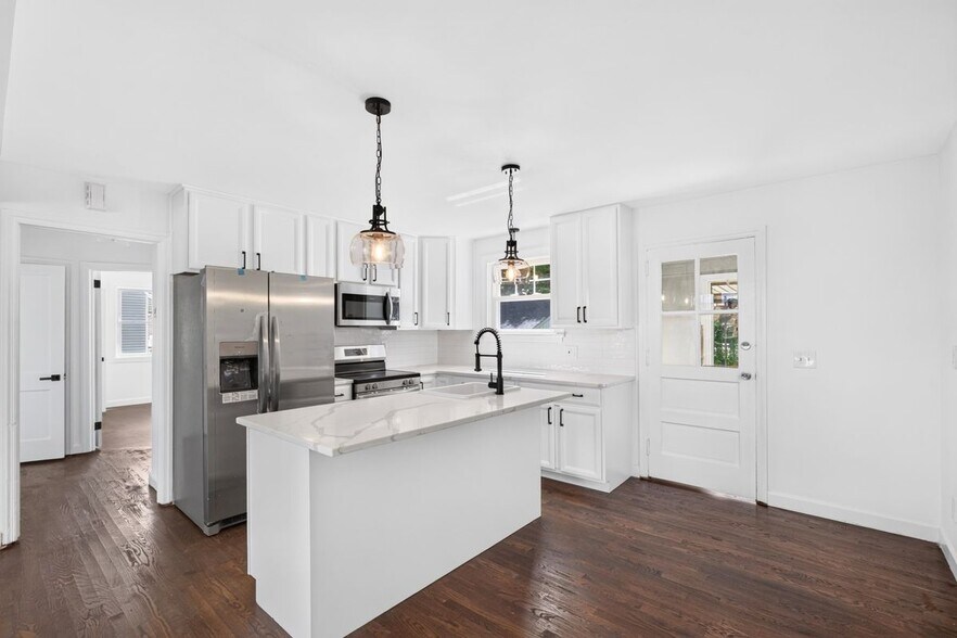 Building Photo - 11 Stratfield Pl