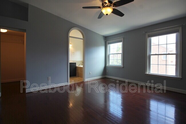 Building Photo - 8027 Merry Oaks Ct