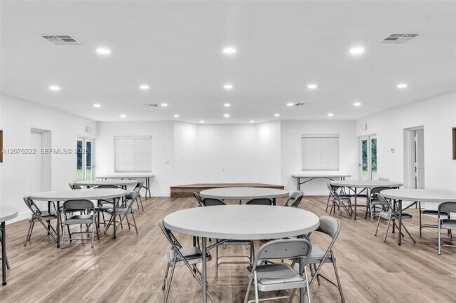Building Photo - 101 SW 75th Ave