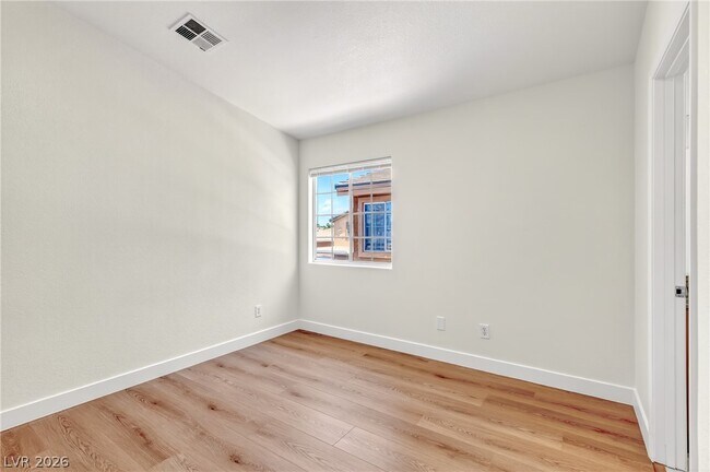 Building Photo - 3021 Aloha Ave