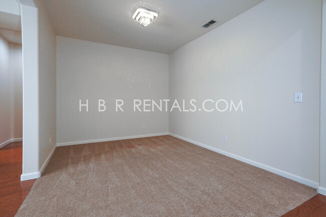 Building Photo - Wicklund Village: Charming 4-Bed Single St...