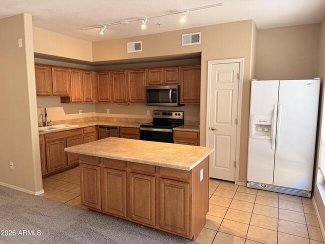 Building Photo - 18250 N Cave Creek Rd