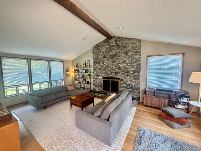 Building Photo - Cul-De-Sac Home