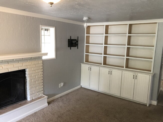 Building Photo - 450 E 300 N