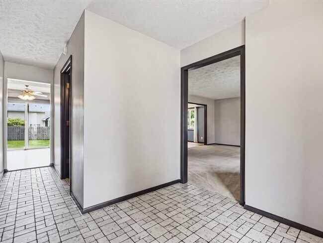 Building Photo - 15665 Fountain Hills Dr