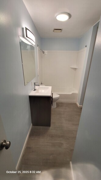 Building Photo - 1038 9th St