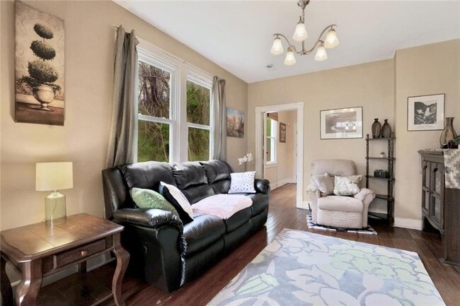 Building Photo - Great Bungalow for Rent!