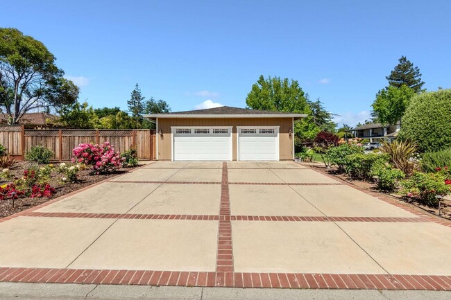 Building Photo - 12371 Saraglen Dr