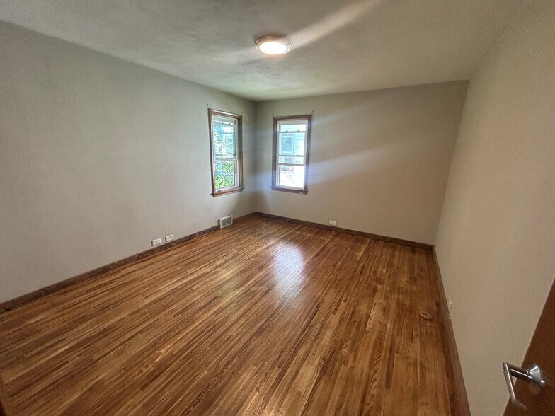 Building Photo - 1319 Hillcrest Ct