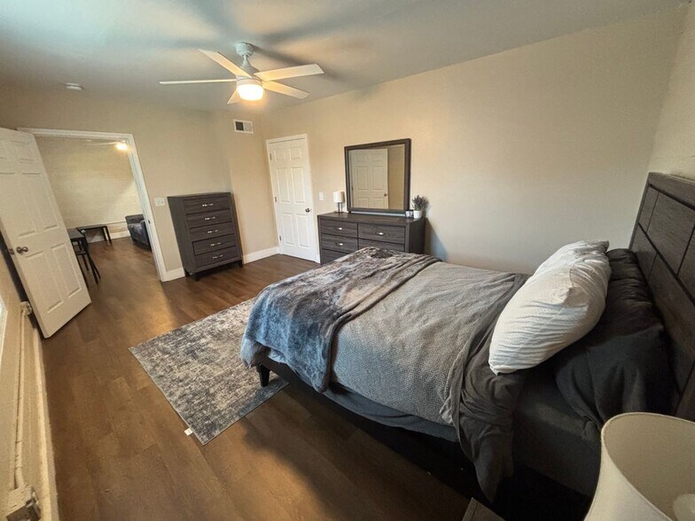 Building Photo - 637 Washington St