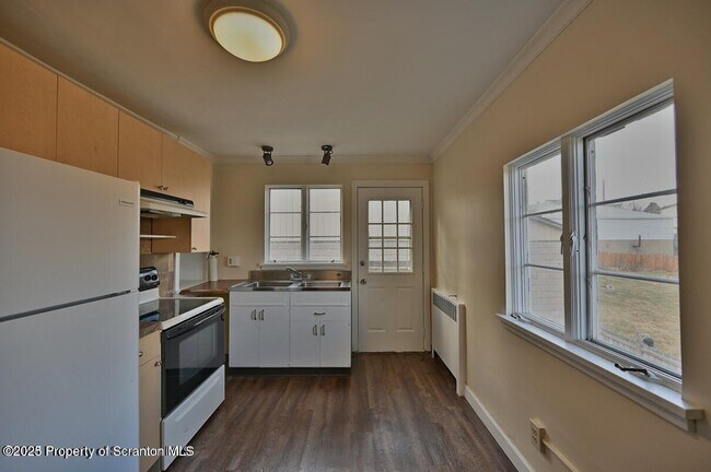 Building Photo - 1025 Ridge Ave