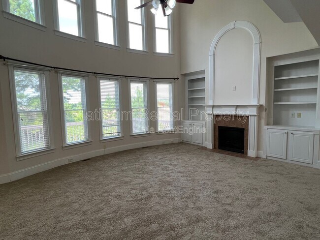 Building Photo - 5520 Viewpoint Ct