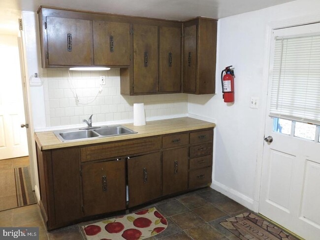 Building Photo - 6712 Breezy Dr