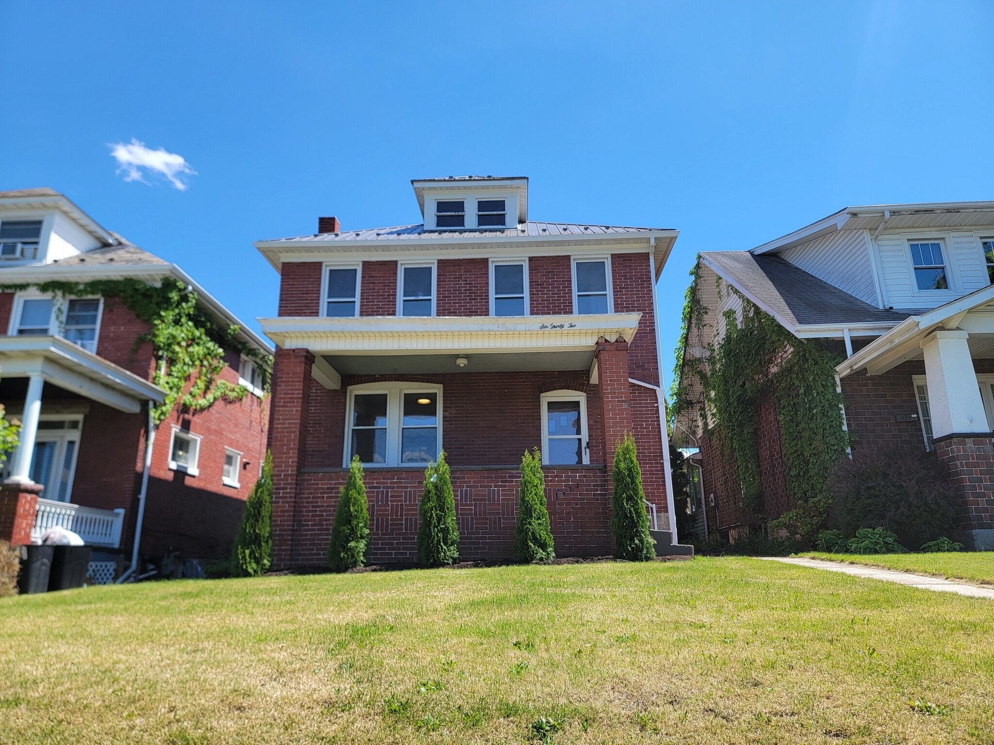 Building Photo - 632 Hill Top Dr