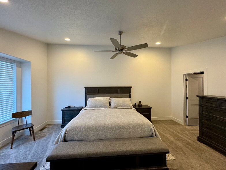 Building Photo - 1860 S Courtney Way