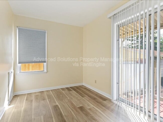 Building Photo - 1966 E Garfield Ave