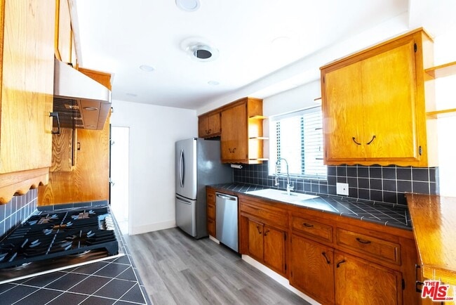 Building Photo - 443 Lomita St