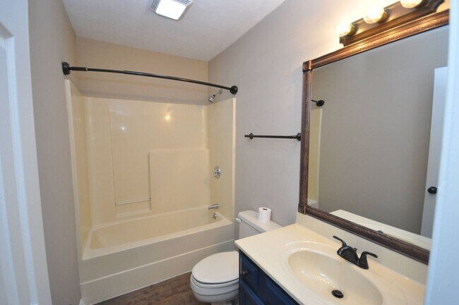 Building Photo - 3320-3322 River Oaks Blvd