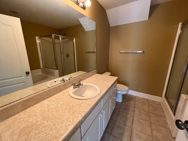 Building Photo - 3 Bedroom 3.5 Bath Townhouse in Whitney Lakes - Johns Island