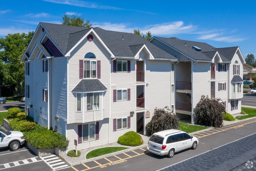 Building Photo - Knightsbridge Communities