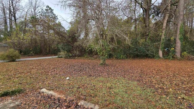 Building Photo - 4035 Meadowbrook Dr