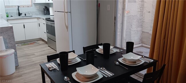 Building Photo - 5045 Spencer St