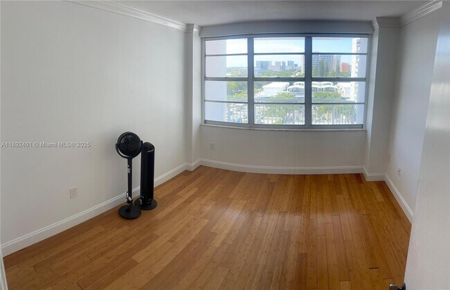 Building Photo - 18021 Biscayne Blvd