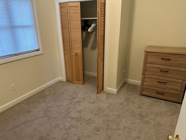 Building Photo - Carriage House