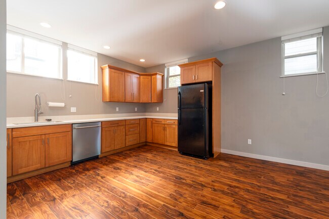 Building Photo - 1151 N 88th St