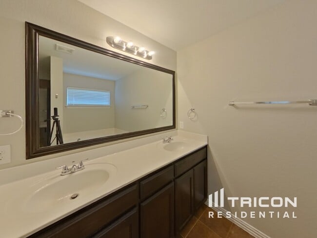 Building Photo - 7432 Durness Dr