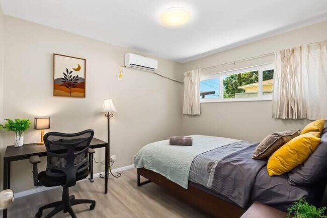 Building Photo - Modern Retreat with Spacious Yard & Cozy Interiors