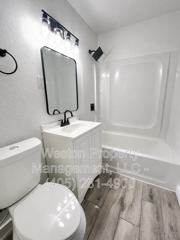 Building Photo - 9609 Greystone Ave
