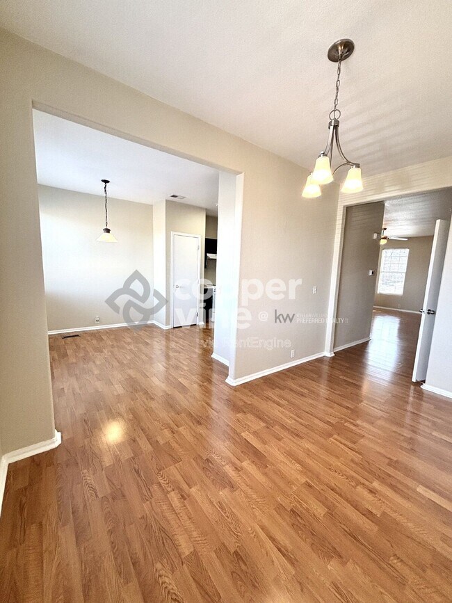 Building Photo - 3285 E 123rd Dr