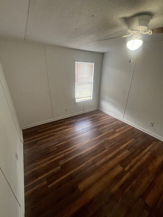 Building Photo - 2 Water Oak Ln